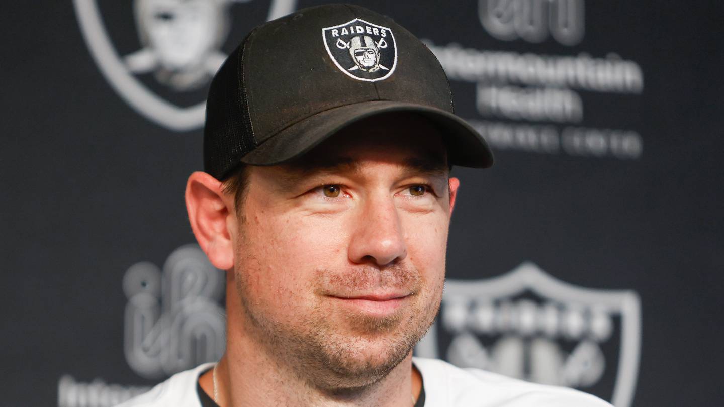 Raiders’ Kubiak Sets Clear Expectations Ahead of Los Angeles Trip