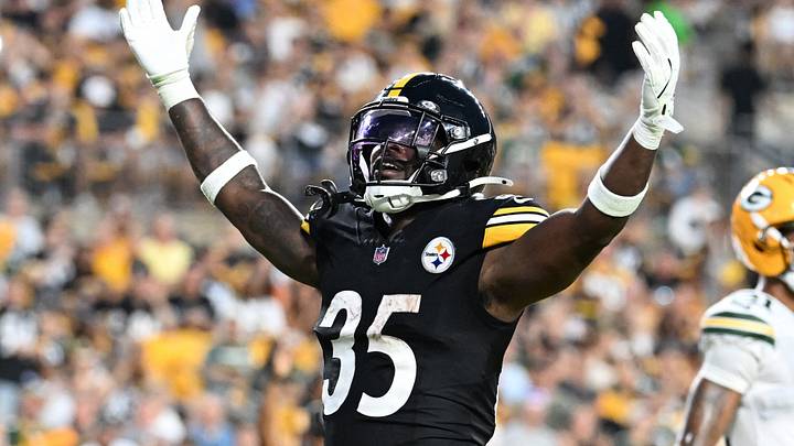 Aug 13, 2026; Pittsburgh, Pennsylvania, USA; Pittsburgh Steelers running back Lew Nichols (35) celebrates after scoring a touchdown during the first half of a game against the Green Bay Packers at Acrisure Stadium. Mandatory Credit: Barry Reeger-Imagn Images Aug 13, 2026; Pittsburgh, Pennsylvania, USA; Pittsburgh Steelers running back Lew Nichols (35) celebrates after scoring a touchdown during the first half of a game against the Green Bay Packers at Acrisure Stadium. Mandatory Credit: Barry Reeger-Imagn Images