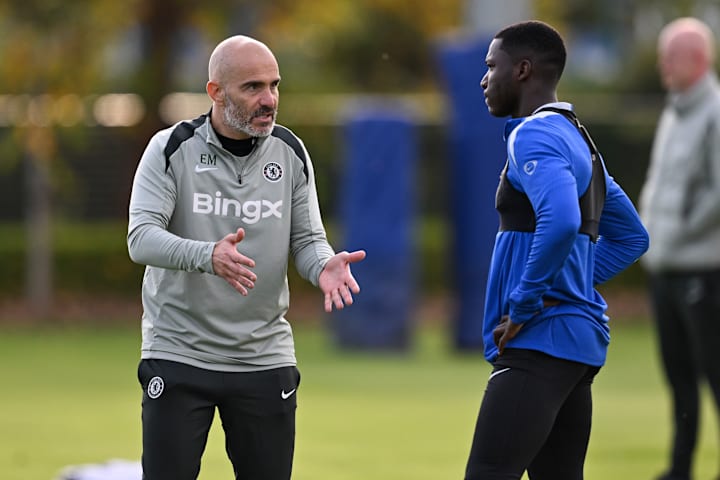 เอนโซ มาเรสกา, โมอิเซส ไกเซโด