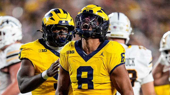 Michigan defensive end Dom Nichols Michigan defensive end Dom Nichols