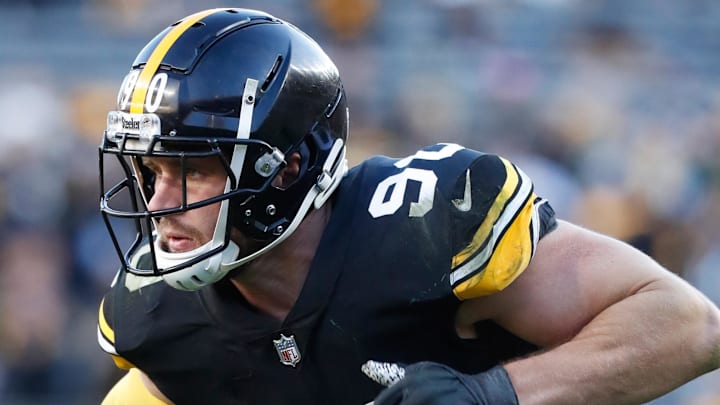 Pittsburgh Steelers linebacker T.J. Watt (90) pass rushes against the Green Bay Packers during the fourth quarter in 2023. Pittsburgh Steelers linebacker T.J. Watt (90) pass rushes against the Green Bay Packers during the fourth quarter in 2023.