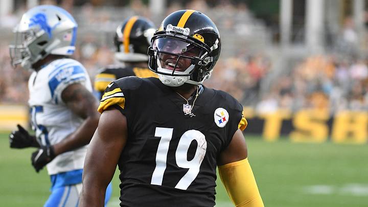 Aug 21, 2021; Pittsburgh, Pennsylvania, USA; Pittsburgh Steelers wide receiver JuJu Smith-Schuster (19) celebrates a first down during the first quarter against the Detroit Lions at Heinz Field. Mandatory Credit: Philip G. Pavely-USA TODAY Sports Aug 21, 2021; Pittsburgh, Pennsylvania, USA; Pittsburgh Steelers wide receiver JuJu Smith-Schuster (19) celebrates a first down during the first quarter against the Detroit Lions at Heinz Field. Mandatory Credit: Philip G. Pavely-USA TODAY Sports