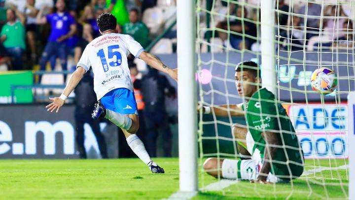 León volvió a la vida luego de estar cayendo en casa ante Cruz Azul León volvió a la vida luego de estar cayendo en casa ante Cruz Azul