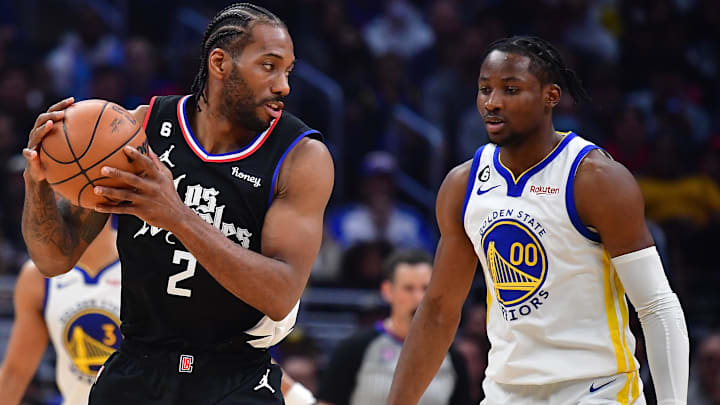 Mar 15, 2023; Los Angeles, California, USA; Los Angeles Clippers forward Kawhi Leonard (2) controls the ball against Golden State Warriors forward Jonathan Kuminga (00) during the first half at Crypto.com Arena. Mandatory Credit: Gary A. Vasquez-Imagn Images