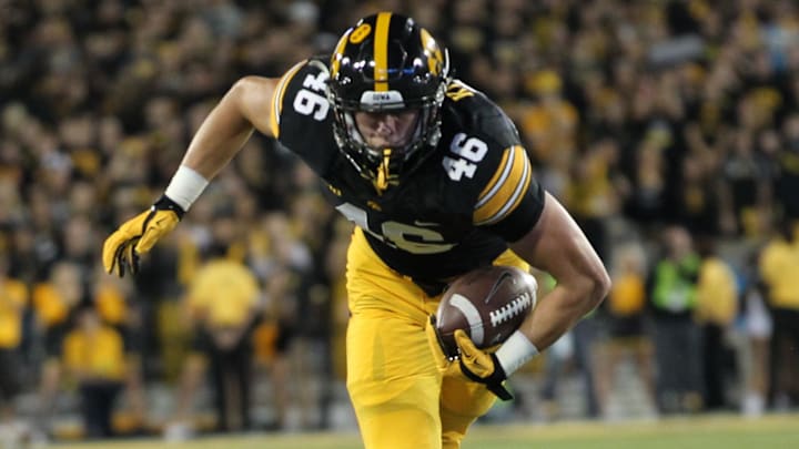Sep 19, 2015; Iowa City, IA, USA; Iowa Hawkeyes tight end George Kittle (46) escapes a tackle by Pittsburgh Panthers defensive back Lafayette Pitts (6) at Kinnick Stadium. Mandatory Credit: Reese Strickland-Imagn Images