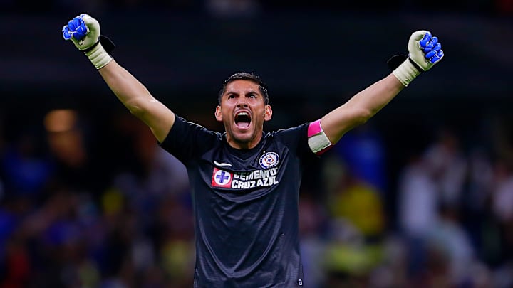 El capitán celeste Jesús Corona evitó la remontada americanista. El capitán celeste Jesús Corona evitó la remontada americanista.