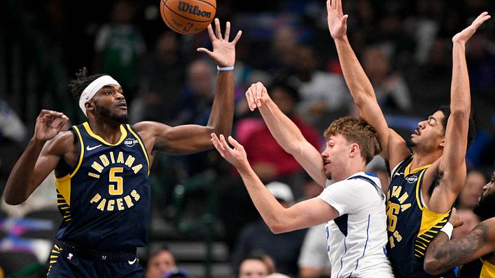 Oct 29, 2025; Dallas, Texas, USA; Indiana Pacers forward Jarace Walker (5) knocks the ball away from Dallas Mavericks forward Cooper Flagg (32) during the first quarter at the American Airlines Center. Mandatory Credit: Jerome Miron-Imagn Images