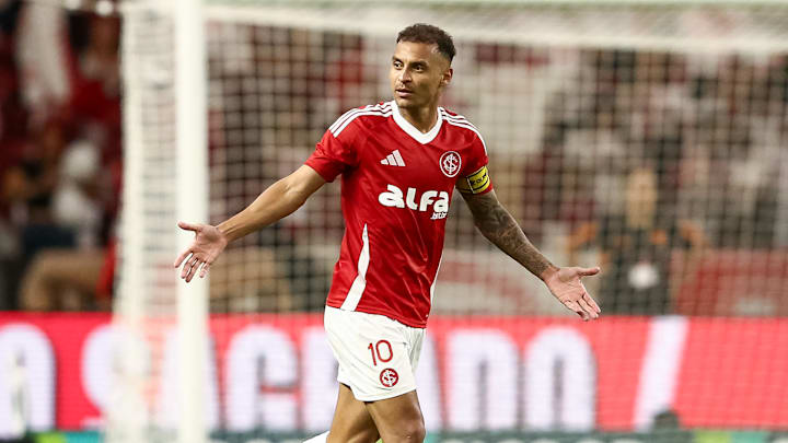 Alan Patrick é um dos líderes do elenco do Inter