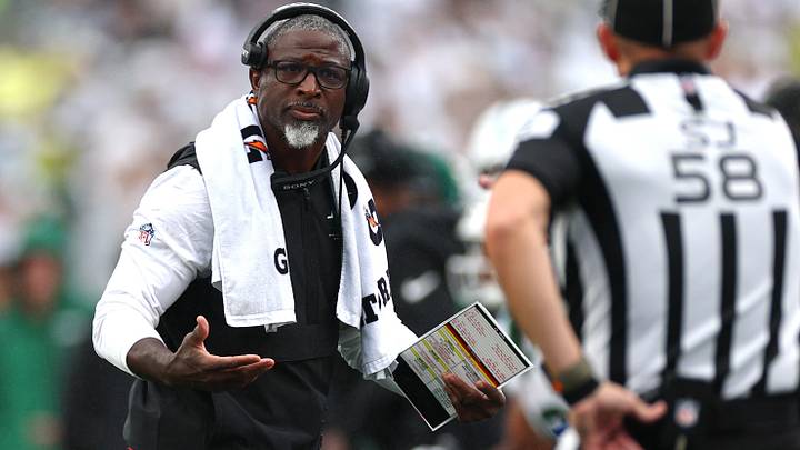 Sports Illustrated's Nick Faria shares his Week 2 studs and duds after the Jets fell to the Packers, with HC Aaron Glenn making multiple appearances. Sports Illustrated's Nick Faria shares his Week 2 studs and duds after the Jets fell to the Packers, with HC Aaron Glenn making multiple appearances.