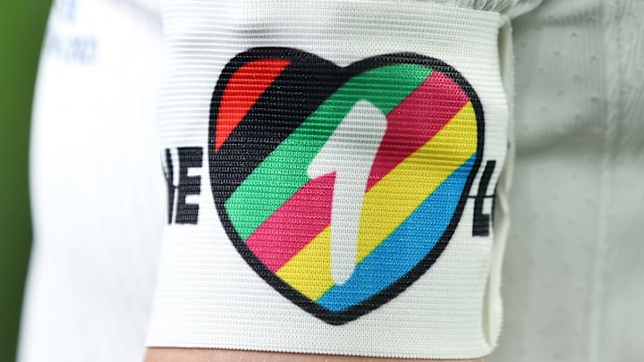 Die Umstrittene OneLove-Binde