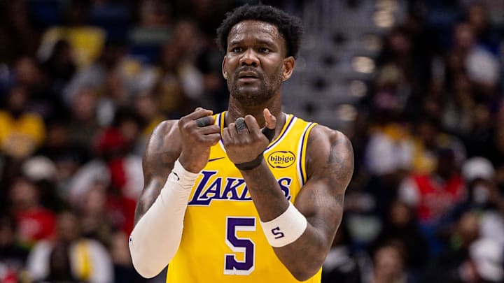 Los Angeles Lakers center Deandre Ayton