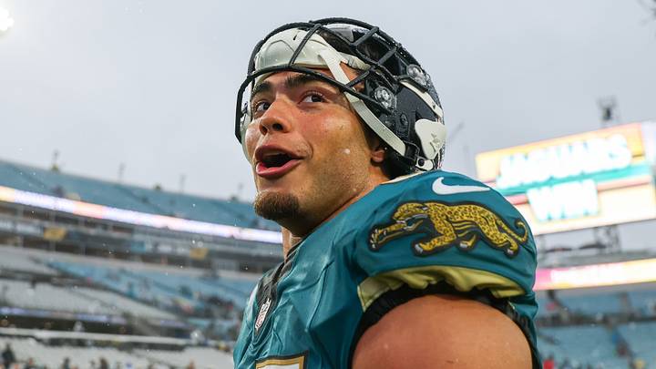 1Dec 7, 2025; Jacksonville, Florida, USA;  Jacksonville Jaguars tight end Brenton Strange (85) leaves the field following a game at EverBank Stadium. Mandatory Credit: Matt Pendleton-Imagn Images