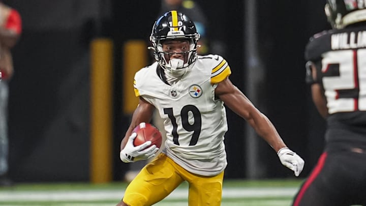 Sep 8, 2024; Atlanta, Georgia, USA; Pittsburgh Steelers wide receiver Calvin Austin III (19) runs against the Atlanta Falcons at Mercedes-Benz Stadium. Mandatory Credit: Dale Zanine-Imagn Images