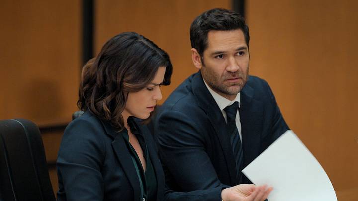 The Lincoln Lawyer. (L to R) Neve Campbell as Maggie, Manuel Garcia-Rulfo as Mickey Haller in episode 408 of The Lincoln Lawyer