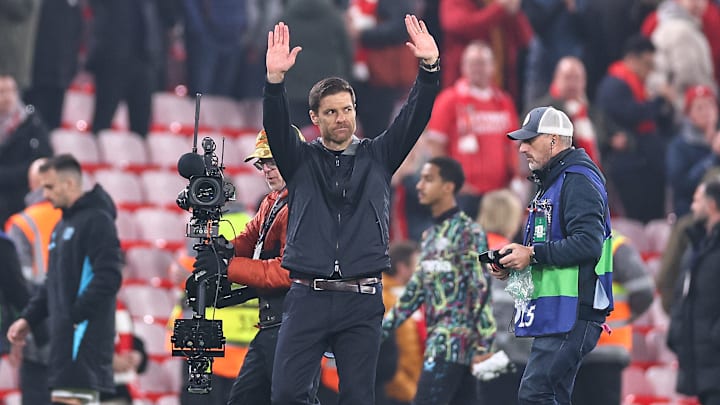 Xabi Alonso was warmly received by Liverpool fans