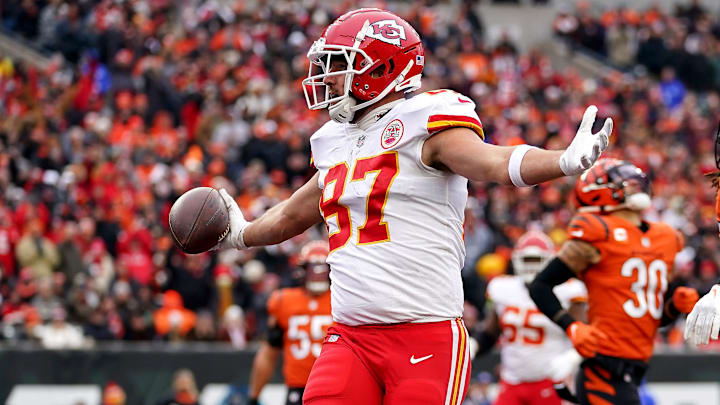 Kansas City Chiefs tight end Travis Kelce (87) celebrates a touchdown catch in the first quarter against the Cincinnati Bengals, Sunday, Jan. 2, 2022, at Paul Brown Stadium.