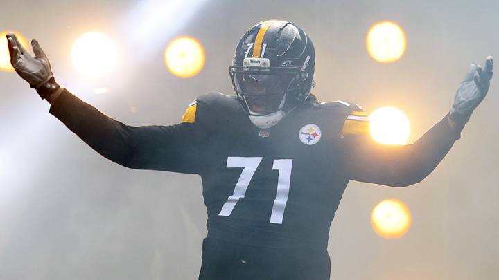 Pittsburgh Steelers offensive tackle Max Iheanachor (71)