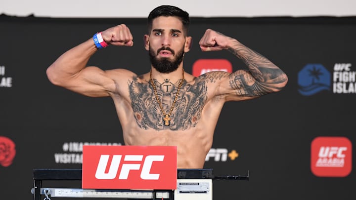 Ilia Topuria se convirtió en campeón de la UFC tras noquear a Alexander Volkanovski