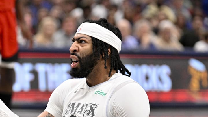 Feb 8, 2025; Dallas, Texas, USA; Dallas Mavericks forward Anthony Davis (3) grabs his midsection with an apparent injury during the game between the Dallas Mavericks and the Houston Rockets at the American Airlines Center. Mandatory Credit: Jerome Miron-Imagn Images Feb 8, 2025; Dallas, Texas, USA; Dallas Mavericks forward Anthony Davis (3) grabs his midsection with an apparent injury during the game between the Dallas Mavericks and the Houston Rockets at the American Airlines Center. Mandatory Credit: Jerome Miron-Imagn Images