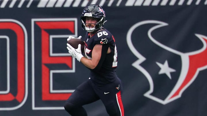 Nov 9, 2025; Houston, Texas, USA; Houston Texans tight end Dalton Schultz (86) runs after the catch against the Jacksonville Jaguars in the fourth quarter at NRG Stadium. Mandatory Credit: Thomas Shea-Imagn Images