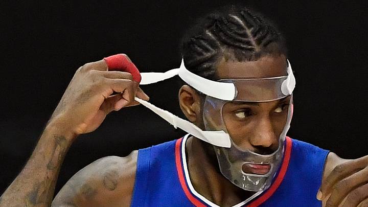 LA Clippers forward Kawhi Leonard puts on a protective mask as he reenters the game during the second quarter. LA Clippers forward Kawhi Leonard puts on a protective mask as he reenters the game during the second quarter.