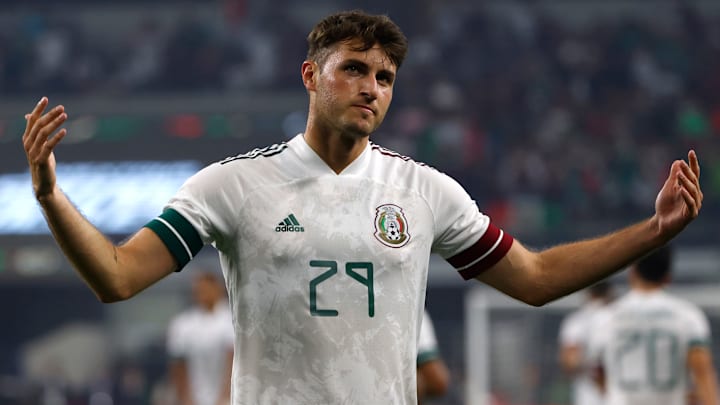 Santiago Gim{enez arrancó de titular con México en duelo de preparación y anotó gol a Nigeria.