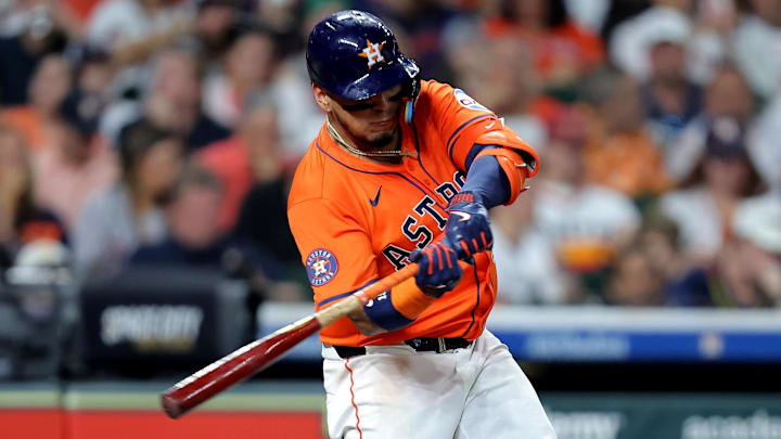 May 23, 2025; Houston, Texas, USA; Houston Astros third baseman Isaac Paredes (15) hits a single against the Seattle Mariners during the fifth inning at Daikin Park. May 23, 2025; Houston, Texas, USA; Houston Astros third baseman Isaac Paredes (15) hits a single against the Seattle Mariners during the fifth inning at Daikin Park.