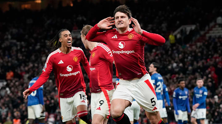 Manchester United defeated Ipswich Town with 10 men for the entire second half.