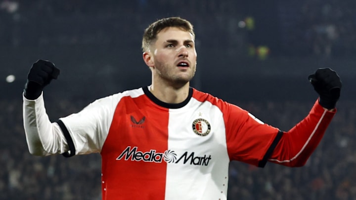 Santiago Giménez es nuevo jugador del AC Milan 