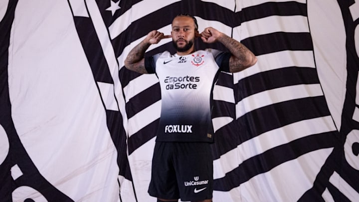 Memphis Depay vai vestir a camisa 94 do Corinthians