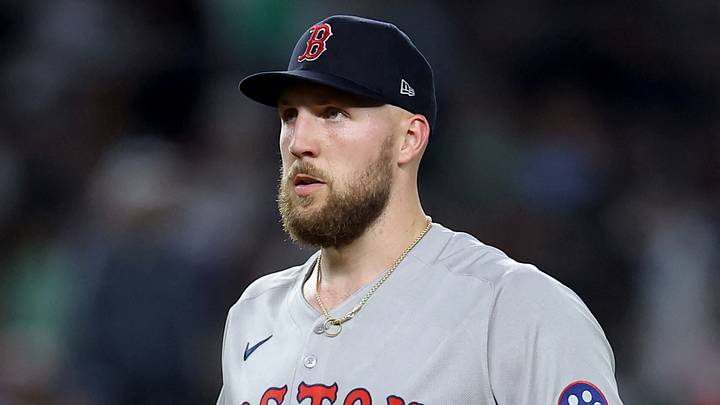 Boston Red Sox starting pitcher Garrett Crochet (35).
