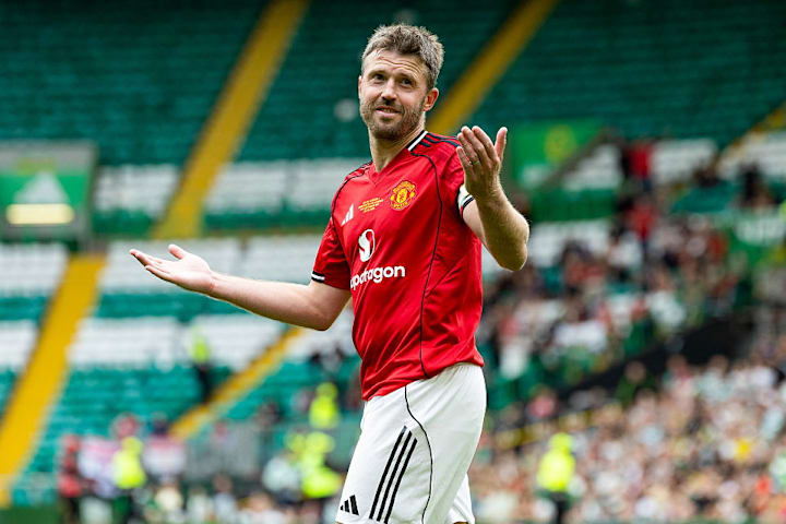 ไมเคิล แคร์ริคเข้าร่วมในแมตช์ตำนาน