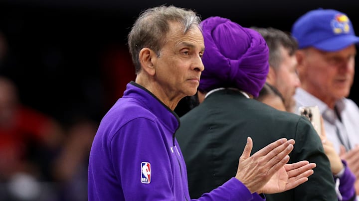Philadelphia 76ers v Sacramento Kings