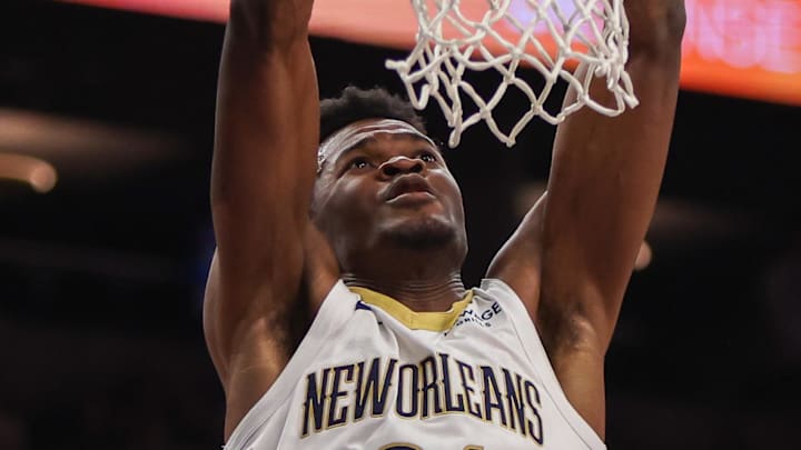 Feb 27, 2025; Phoenix, Arizona, USA; New Orleans Pelicans center Yves Missi (21) dunks against the Phoenix Suns in the first quarter at Footprint Center. Mandatory Credit: Brett Davis-Imagn Images Feb 27, 2025; Phoenix, Arizona, USA; New Orleans Pelicans center Yves Missi (21) dunks against the Phoenix Suns in the first quarter at Footprint Center. Mandatory Credit: Brett Davis-Imagn Images