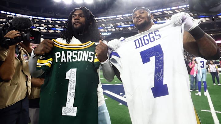 Green Bay Packers defensive end Micah Parsons and Dallas Cowboys cornerback Trevon Diggs exchange jerseys 