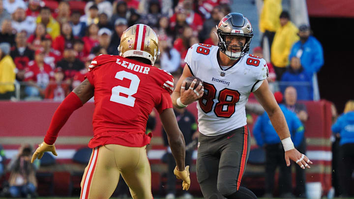 Nov 19, 2023; Santa Clara, California, USA; Tampa Bay Buccaneers tight end Cade Otton (88) carries the ball against San Francisco 49ers wide receiver Isaiah Winstead (2) during the fourth quarter at Levi's Stadium. Mandatory Credit: Kelley L Cox-Imagn Images Nov 19, 2023; Santa Clara, California, USA; Tampa Bay Buccaneers tight end Cade Otton (88) carries the ball against San Francisco 49ers wide receiver Isaiah Winstead (2) during the fourth quarter at Levi's Stadium. Mandatory Credit: Kelley L Cox-Imagn Images