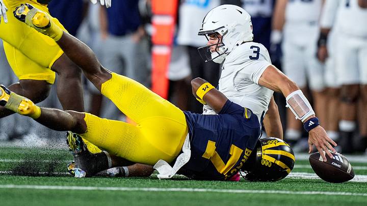 Michigan safety Chris Bracy (7) forces quarterback Rocco Becht (3) Michigan safety Chris Bracy (7) forces quarterback Rocco Becht (3)