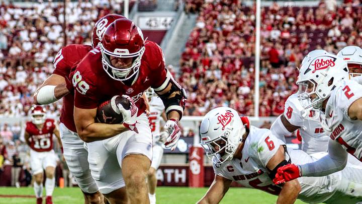 Oklahoma tight end Hayden Hansen breaks a tackle against New Mexico. Oklahoma tight end Hayden Hansen breaks a tackle against New Mexico.