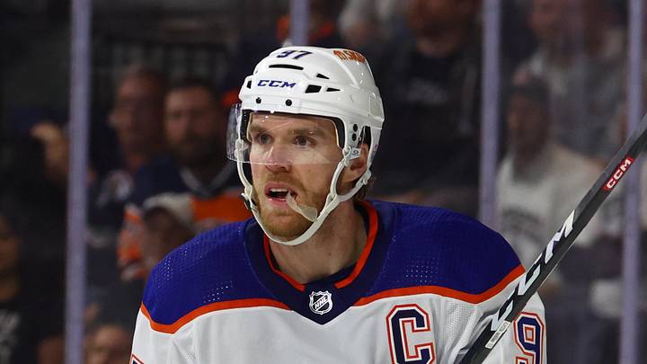 Oilers center Connor McDavid (97) Oilers center Connor McDavid (97)