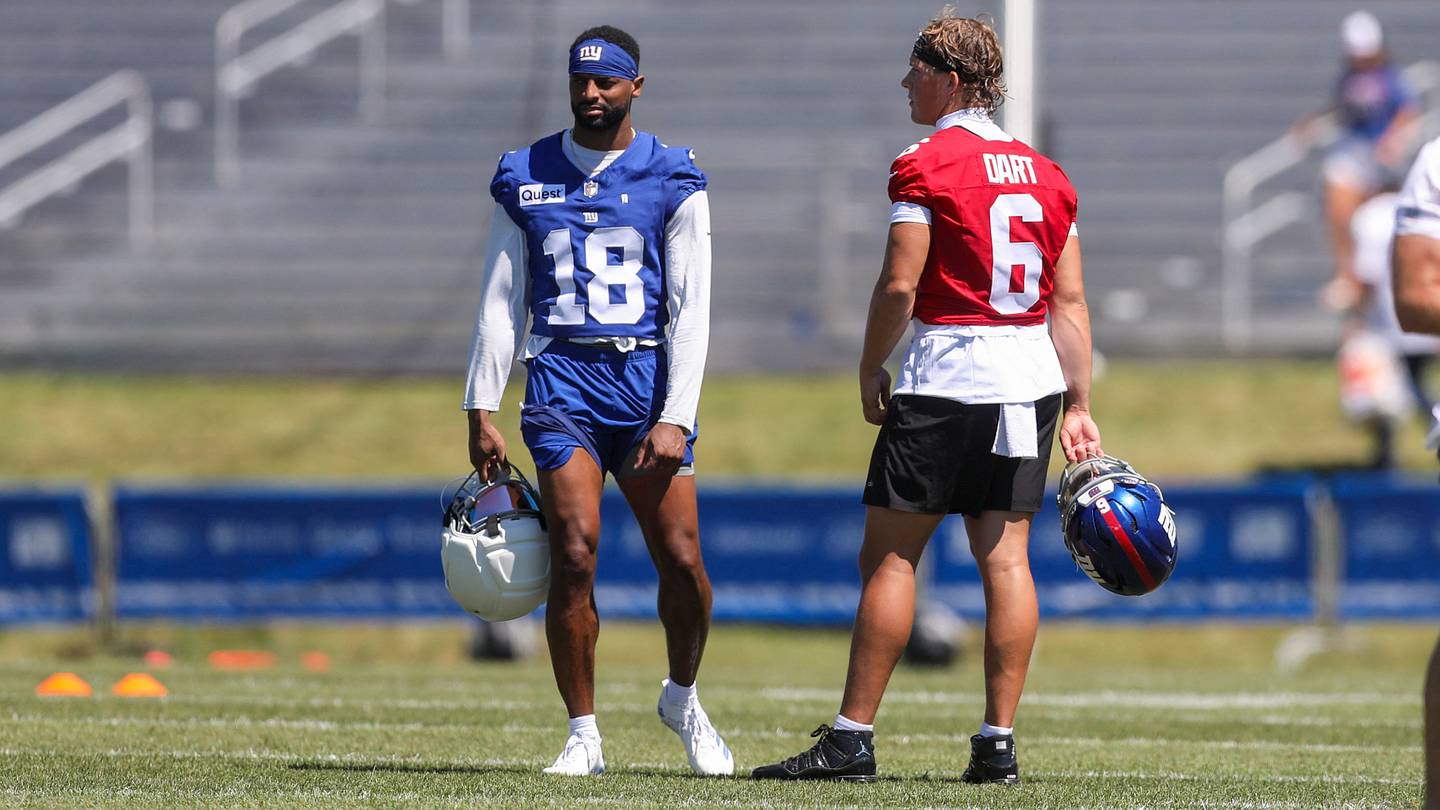 Giocatori New York Giants eseguono un touchdown in un momento cruciale durante un allenamento