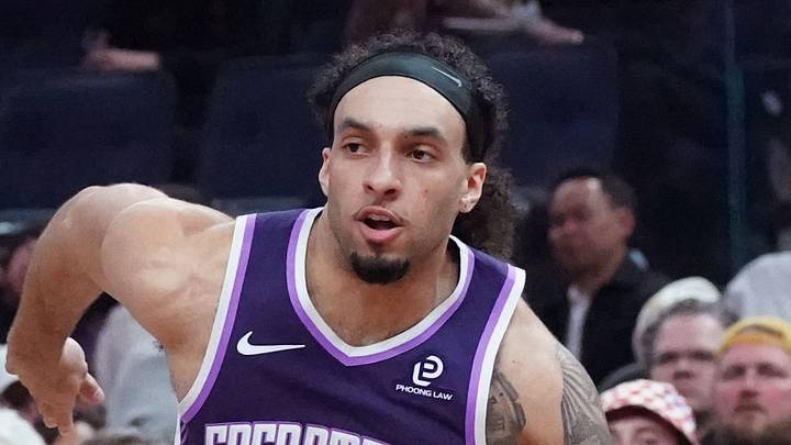 Apr 7, 2026; San Francisco, California, USA;  Sacramento Kings guard Devin Carter (22) drives to the basket against the Golden State Warriors in the second quarter at Chase Center. Mandatory Credit: David Gonzales-Imagn Images