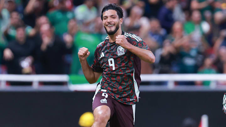 Raúl Jiménez sorprendió desde el tiro libre para adelantar a México frente a los Estados Unidos