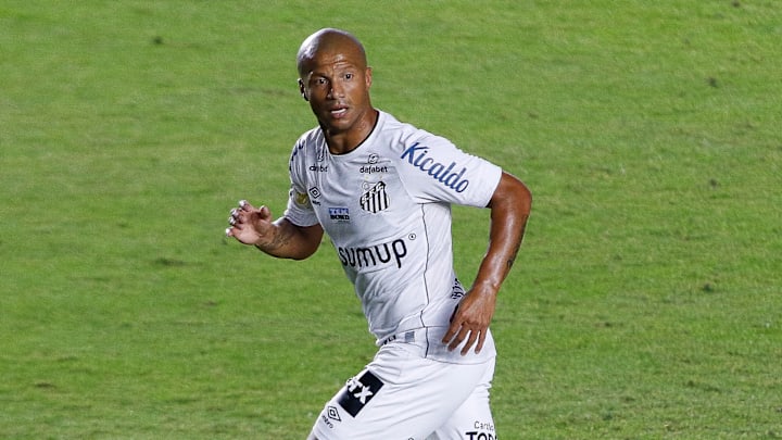 Uruguaio está há cinco temporadas no Peixe Uruguaio está há cinco temporadas no Peixe