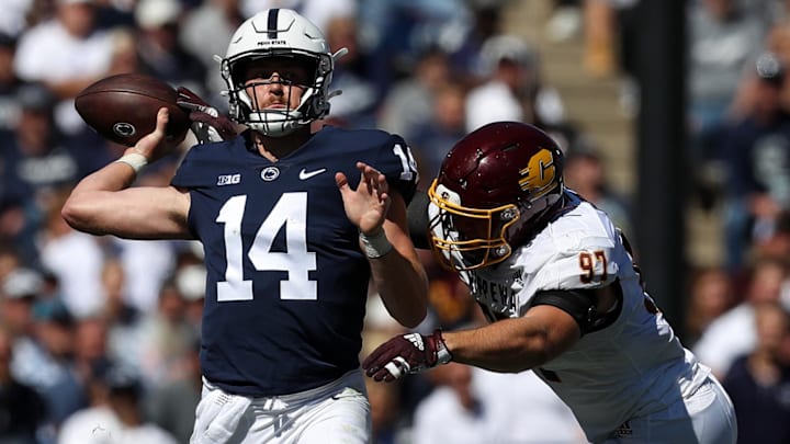 Central Michigan Chippewas defensive linesman Michael Heldman (97).