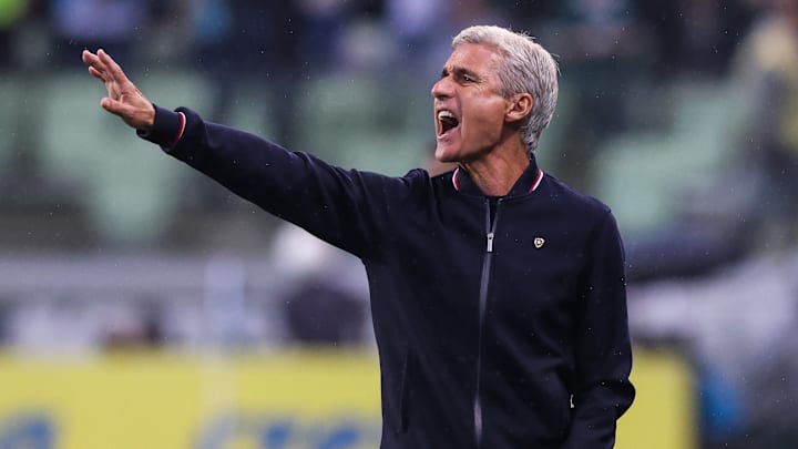 Luís Castro está badalado no mercado da bola