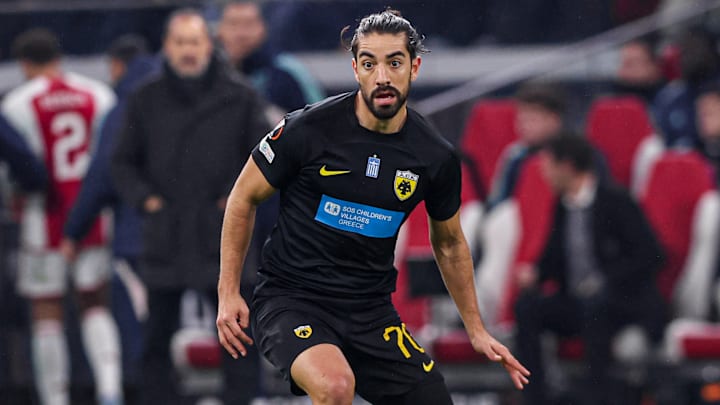 El nombre de Rodolfo Pizarro, actualmente en el AEK Atenas, ha comenzado a sonar fuerte para reforzar a Cruz Azul en el próximo Apertura 2024.