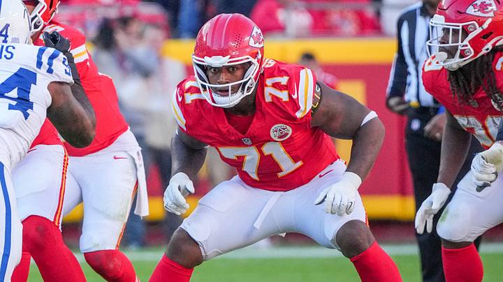 Kansas City Chiefs offensive tackle Josh Simmons (71) Kansas City Chiefs offensive tackle Josh Simmons (71)