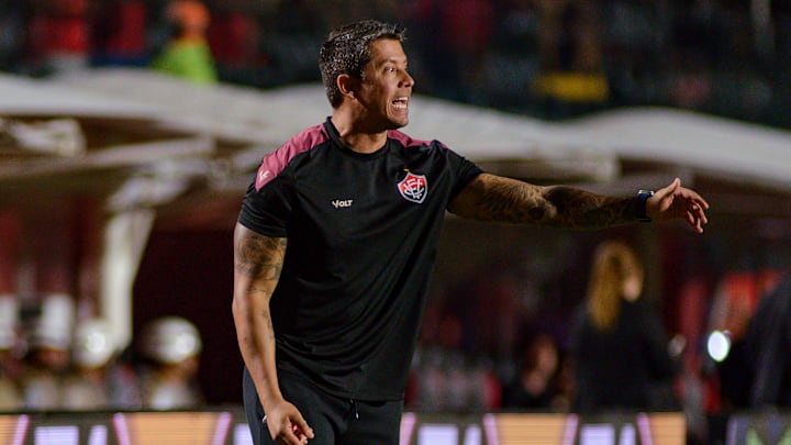 Carpini é o atual treinador do Vitória