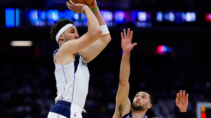 Apr 16, 2025; Sacramento, California, USA; Dallas Mavericks guard Klay Thompson (31) scores a basket against Sacramento Kings guard Zach LaVine (8) during the second quarter at Golden 1 Center. Mandatory Credit: Sergio Estrada-Imagn Images Apr 16, 2025; Sacramento, California, USA; Dallas Mavericks guard Klay Thompson (31) scores a basket against Sacramento Kings guard Zach LaVine (8) during the second quarter at Golden 1 Center. Mandatory Credit: Sergio Estrada-Imagn Images