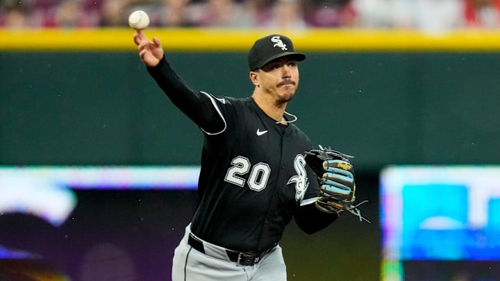 Chicago White Sox third baseman Miguel Vargas (20) throws to first base against the Cincinnati Reds at Great American Ball Park.